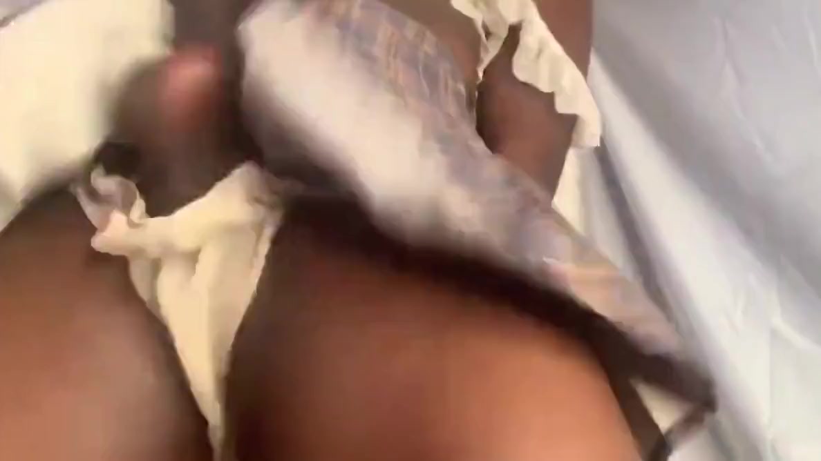Amazing Cutie Plays Toys And Cums