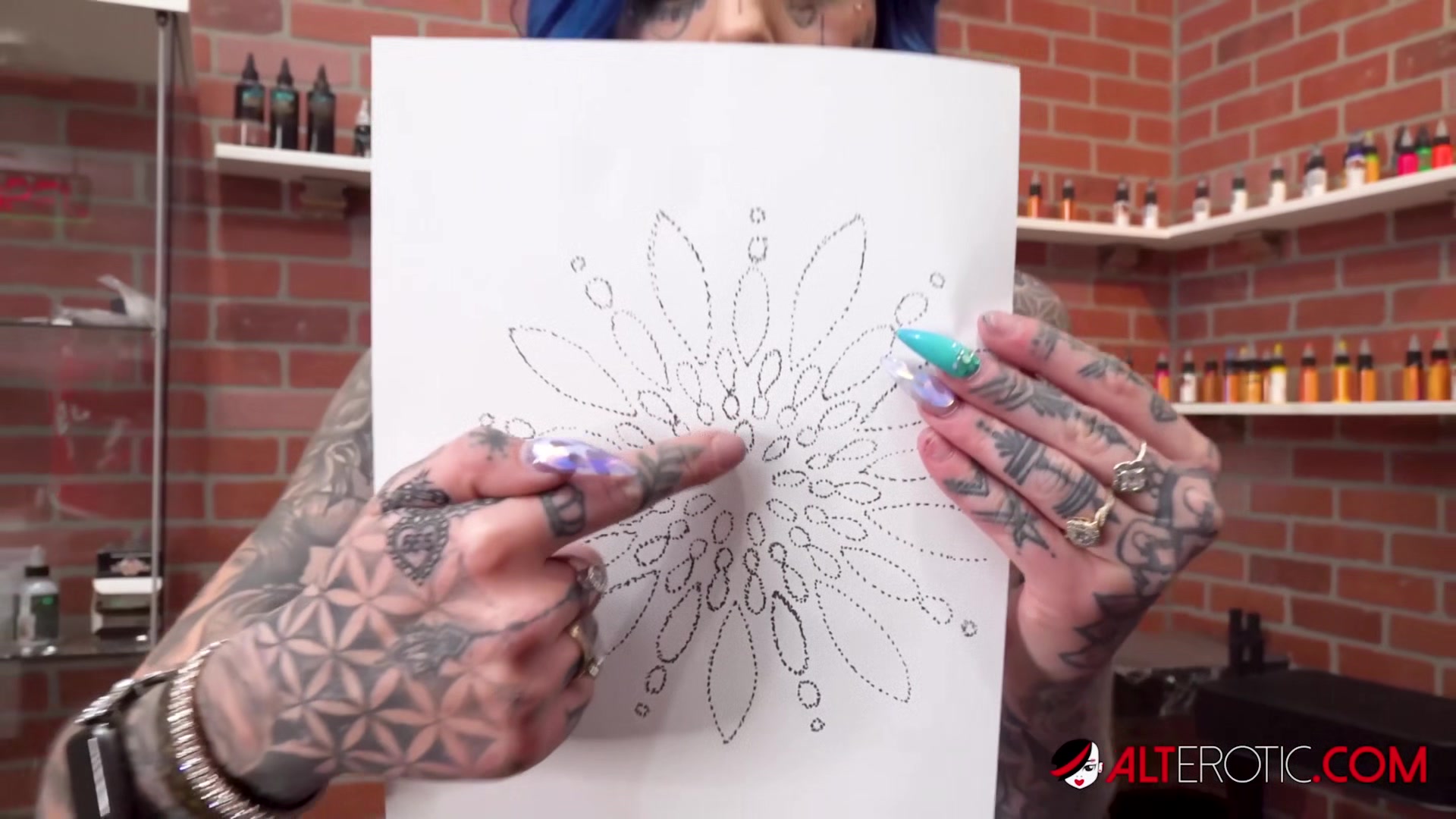 Amber Luke Pays Her Ass Tattoo with Her Pussy - AltErotic