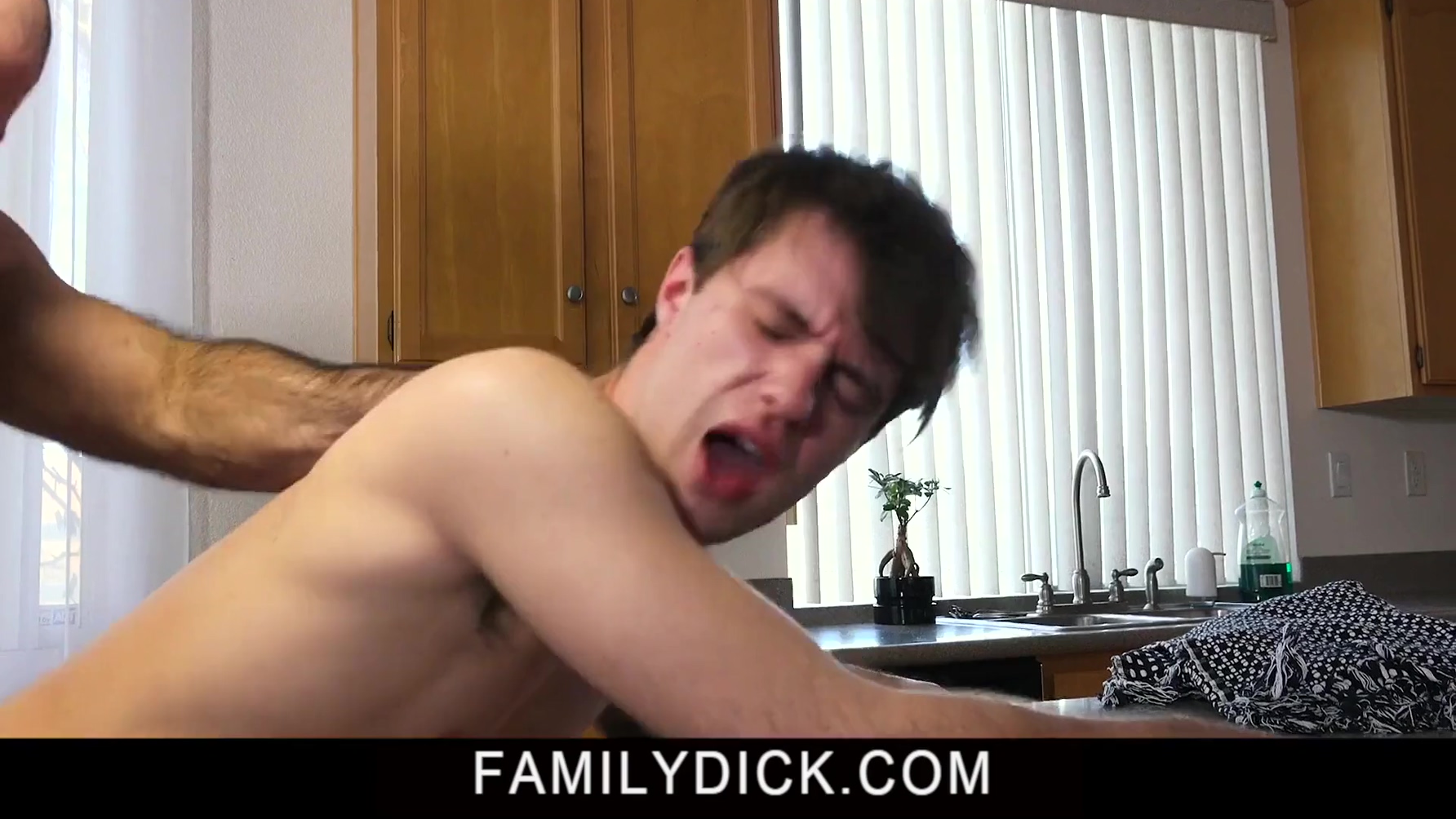 Maxx Monroe And Bishop Angus In Muscled Bear Stepdaddy Having A Morning Quickie With Stepson