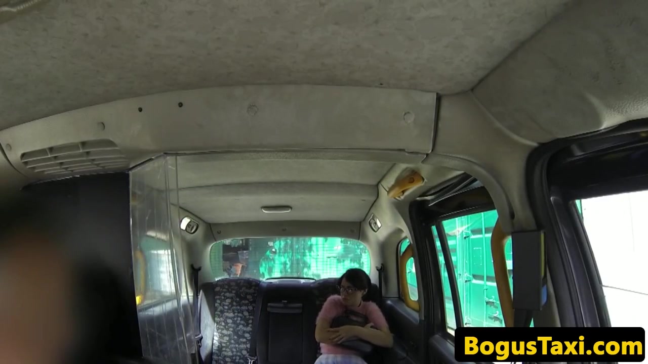 Squirting taxi brit fucked by bogus cabbie