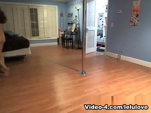 Poledancing Stripping Booty Shaking