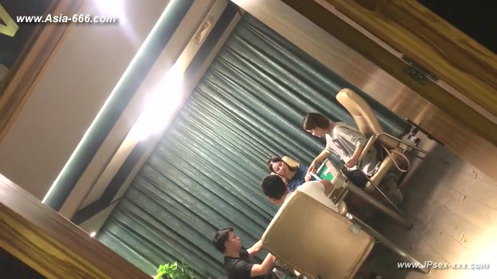 chinese girls go to toilet.147