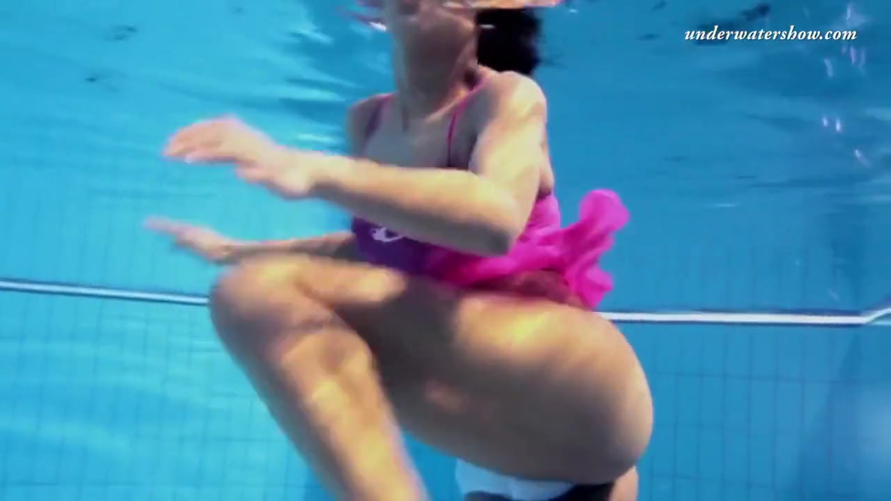 Sexy Zlata Babe Get Horny In The Pool