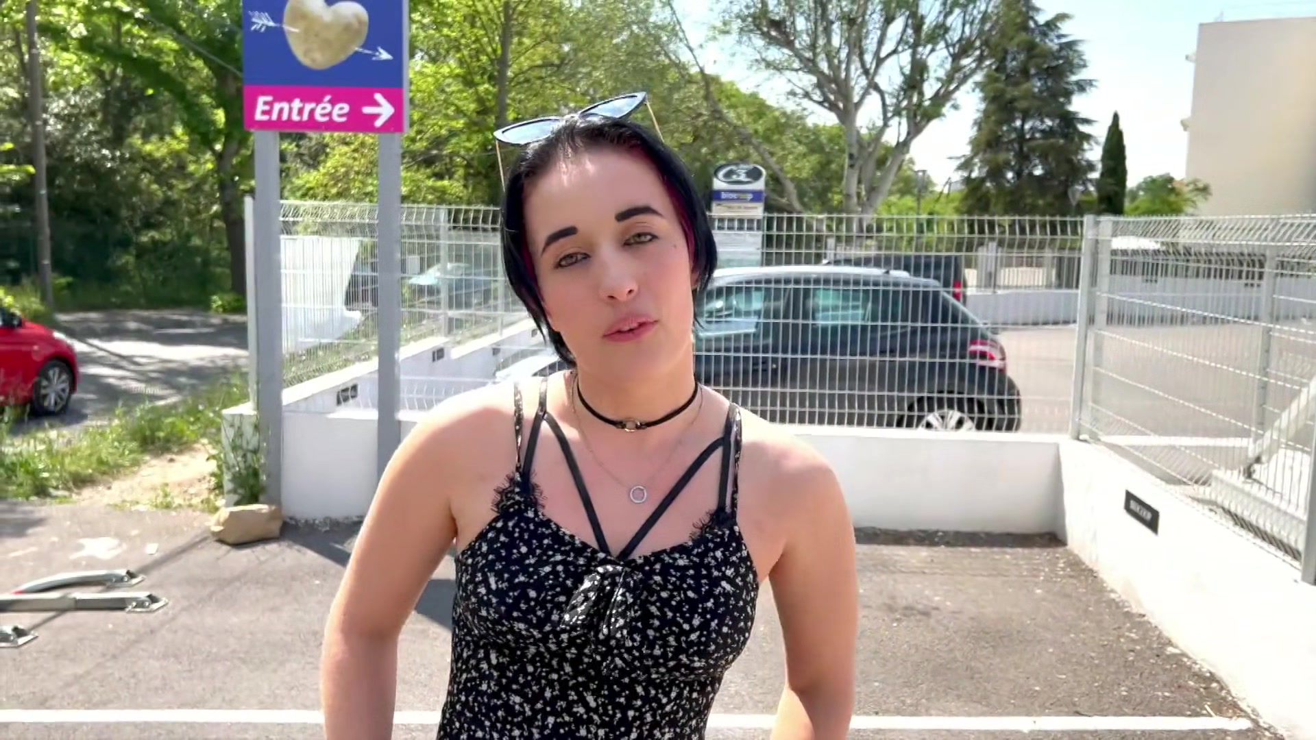 Leila, 18, librarian in Toulouse!