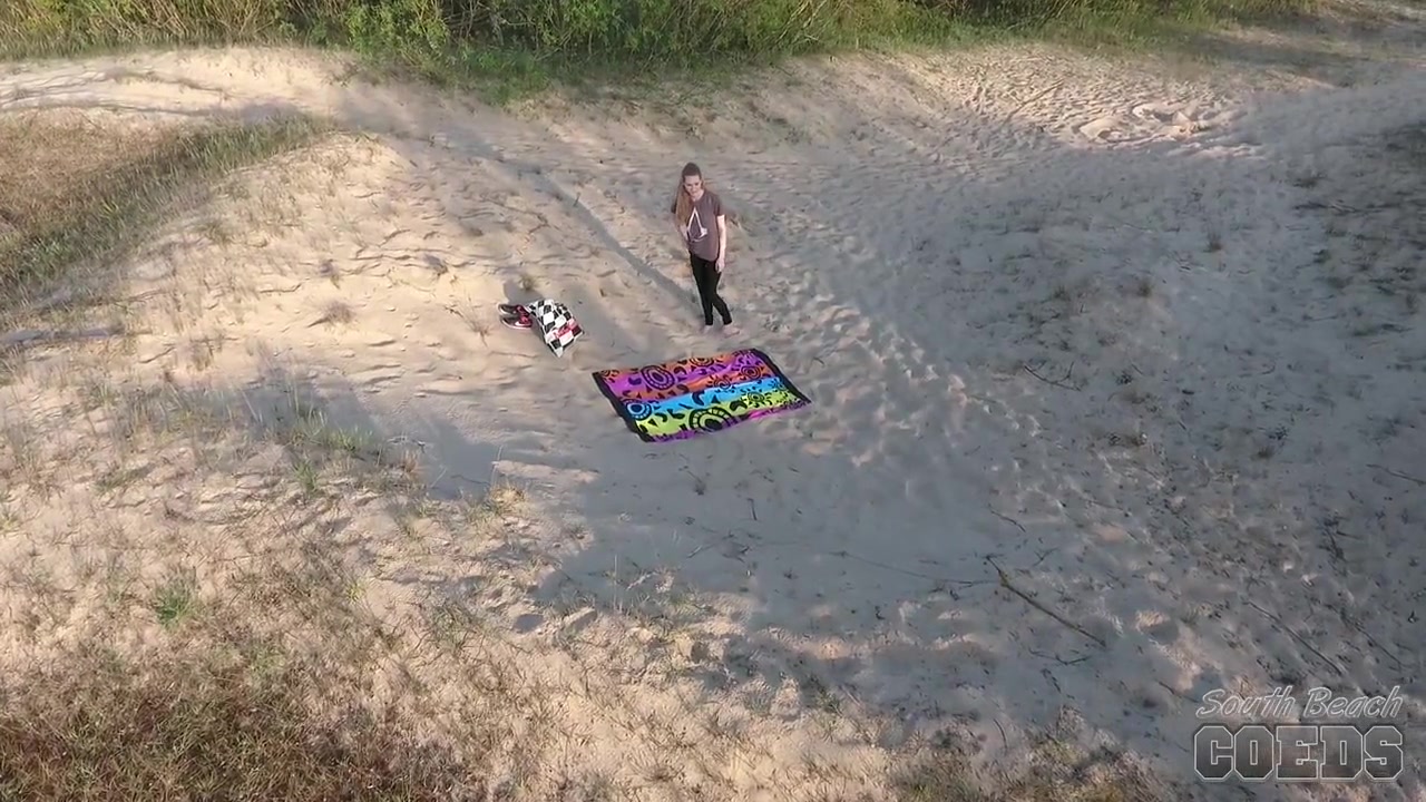 Southbeachcoeds Returns With 19yo Areana Naked And Masturbating On The Beach - SouthBeachCoeds