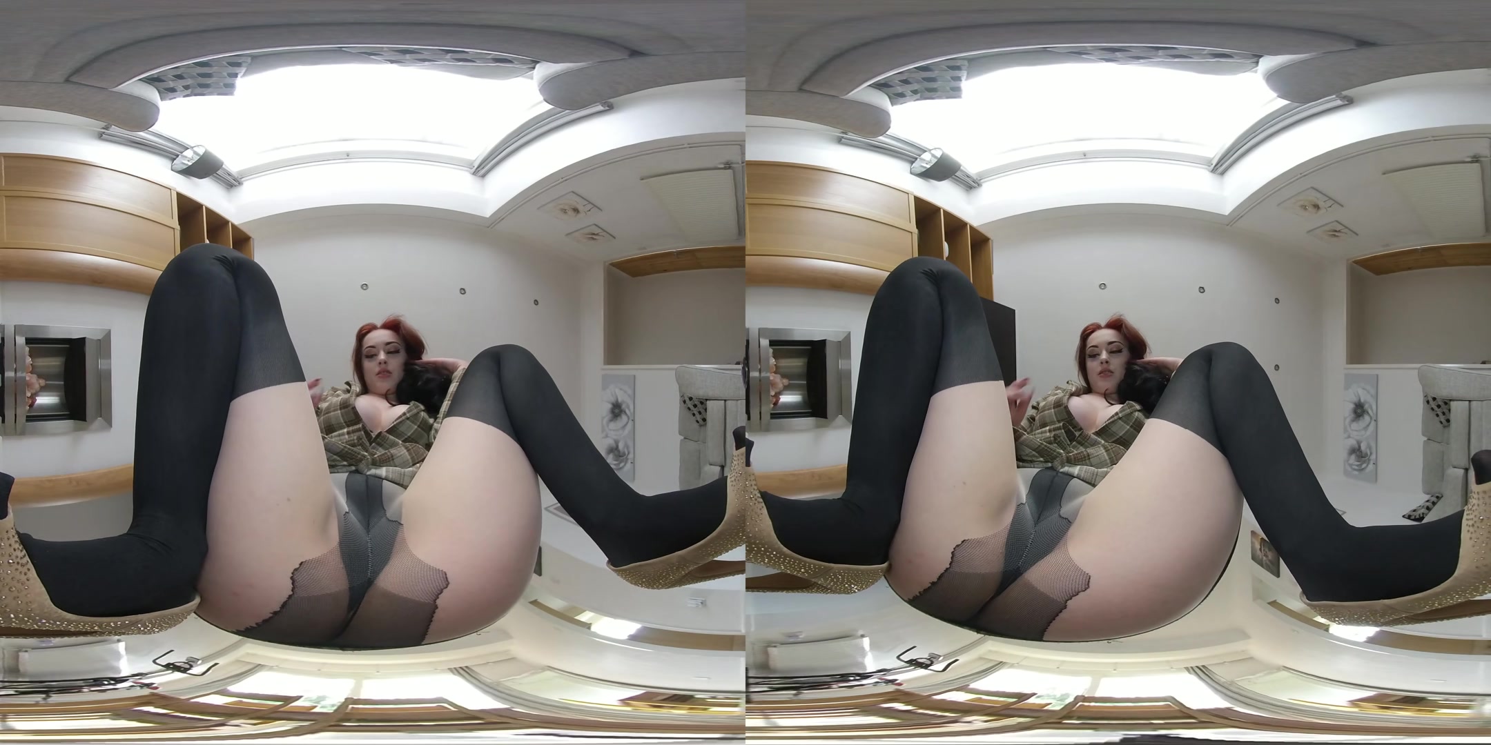 Facesitting and Spit - EllieLouiseVR