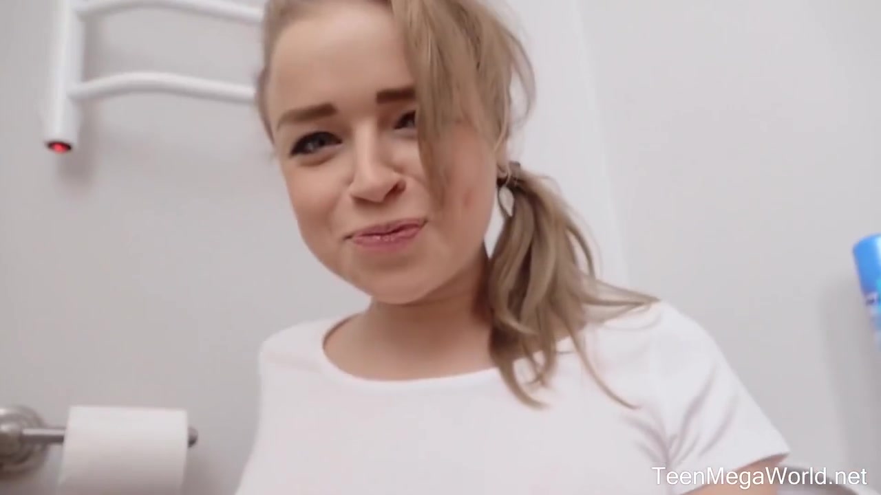 Calibri - Hottie Sucks A Dick In A Toilet