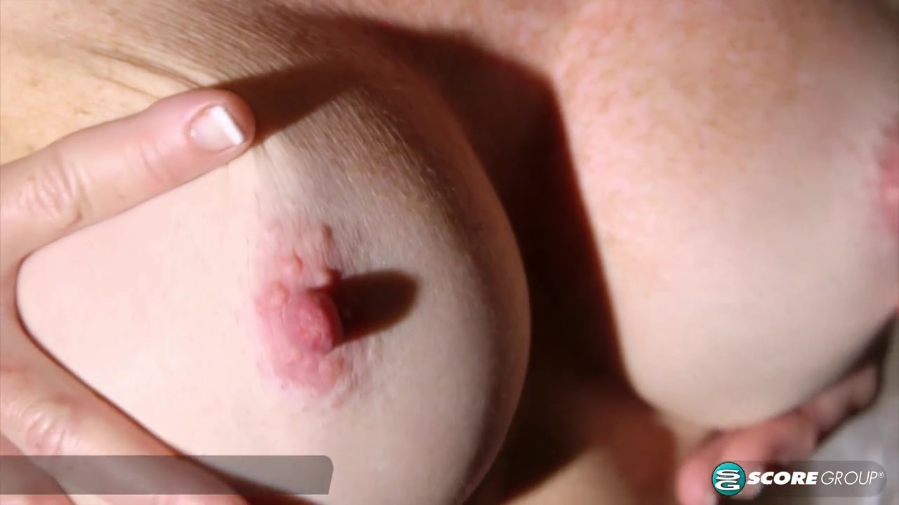 Deep-fingering Step mother of three - Homealonemilfs