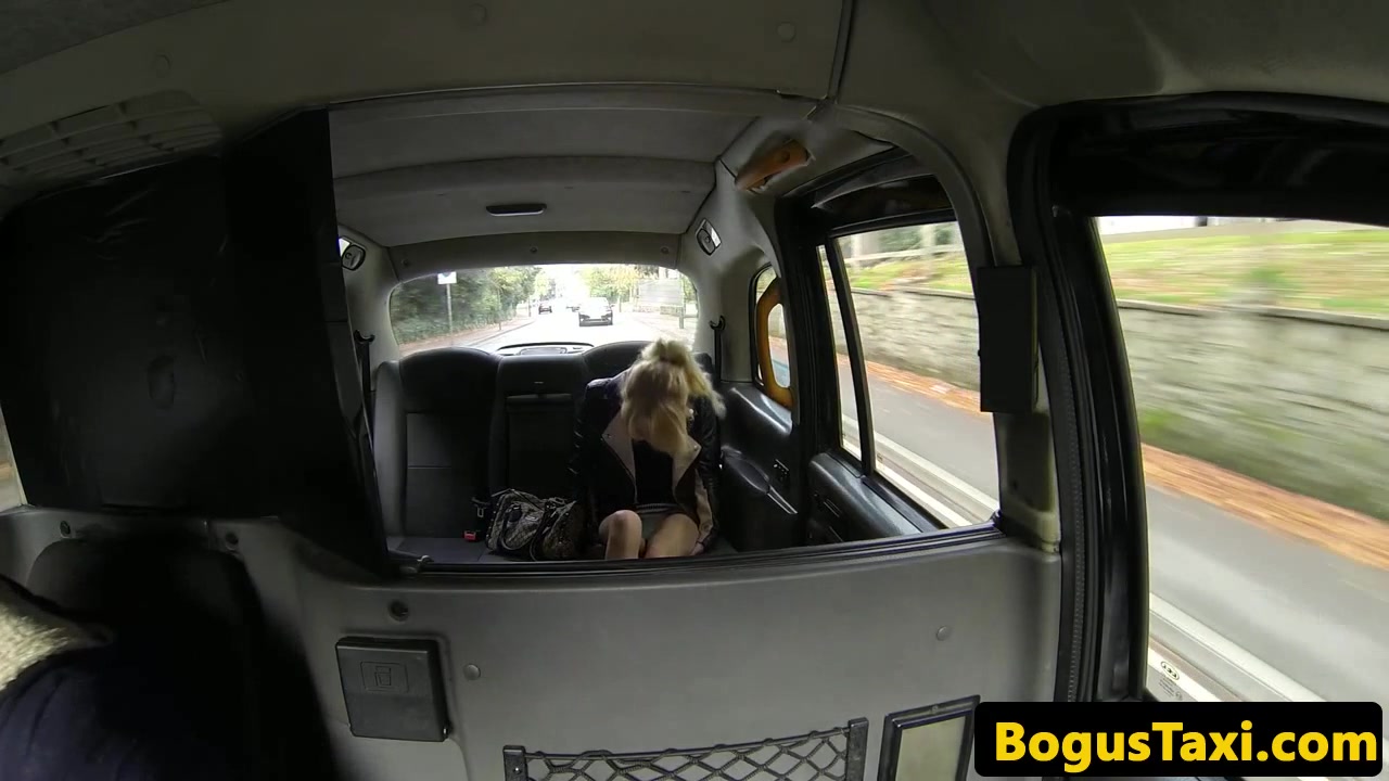 Pussylicked UK taxi sweetie jerking off cabbie