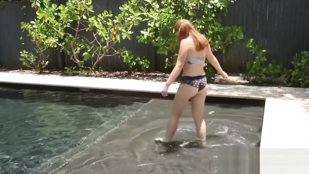 Luscious ginger girl showing how amazingly well she can suck