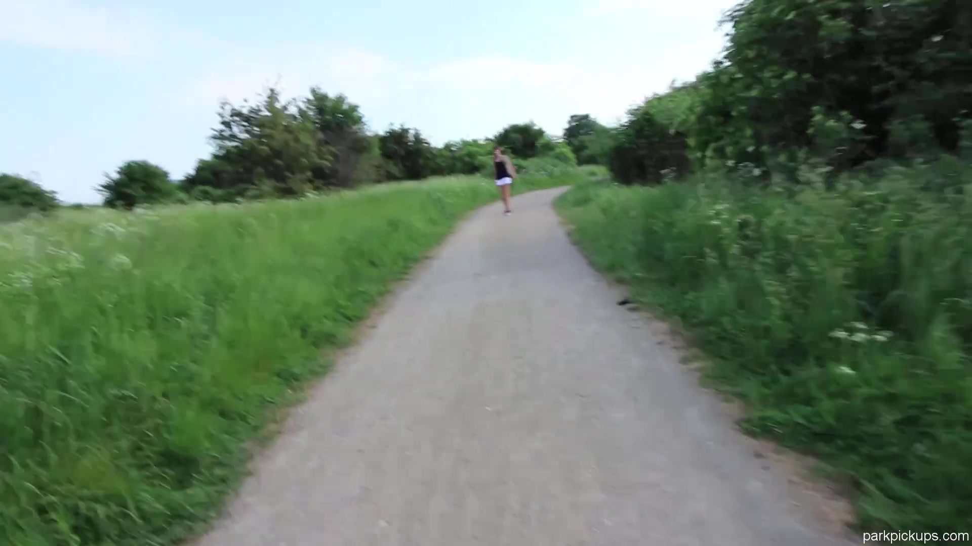 Snygg Brunette Suger Kuk Utomhus I Kopenhamn - Sex Movies Featuring Svenskporr