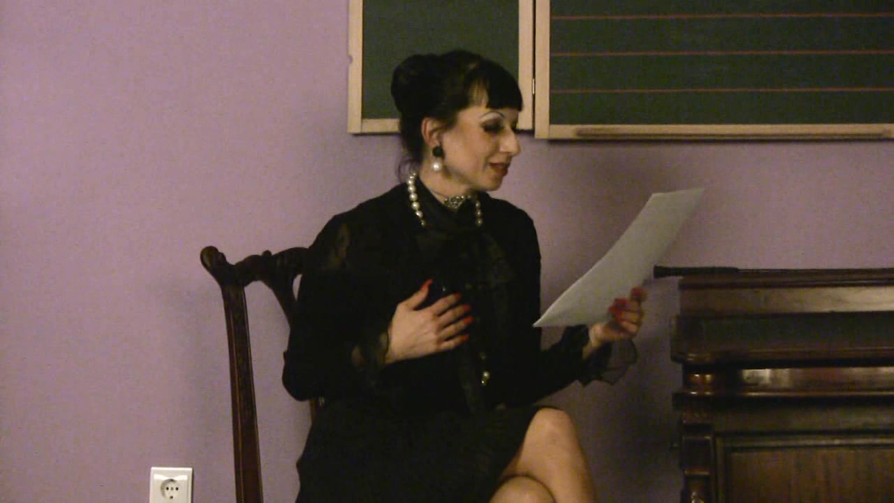 Brunette milf reads a letter and starts to masturbate