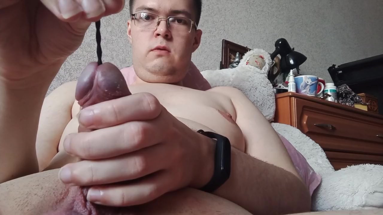 Amateur Working Out His Urethra