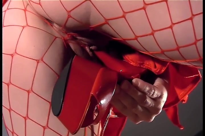 Masturbating in fencenet pantyhose with a heel