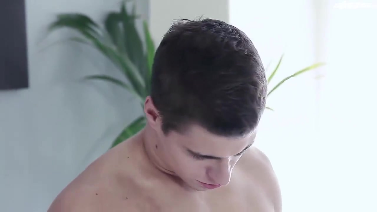 Delivers Impressive Cum-shot With Valentino - Tim Law, Deon Fox And Rudy Valentino