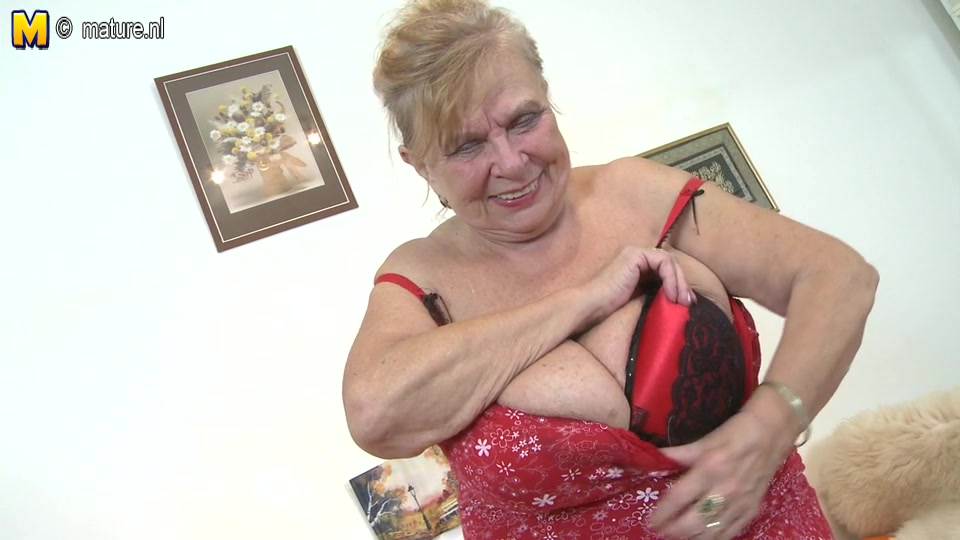Big Breasted Bbw Playing With Her Hairy Pussy - MatureNL