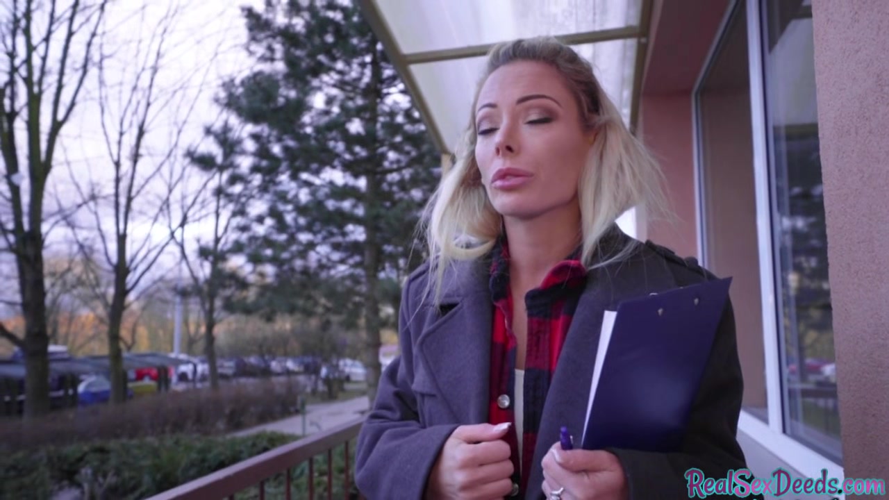 Pretty eurobabe gets paid to reverse ride after POV blowjob