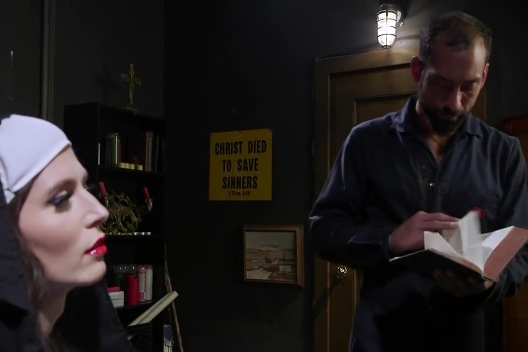 Big Cock Shemale Nun Bangs Repairman