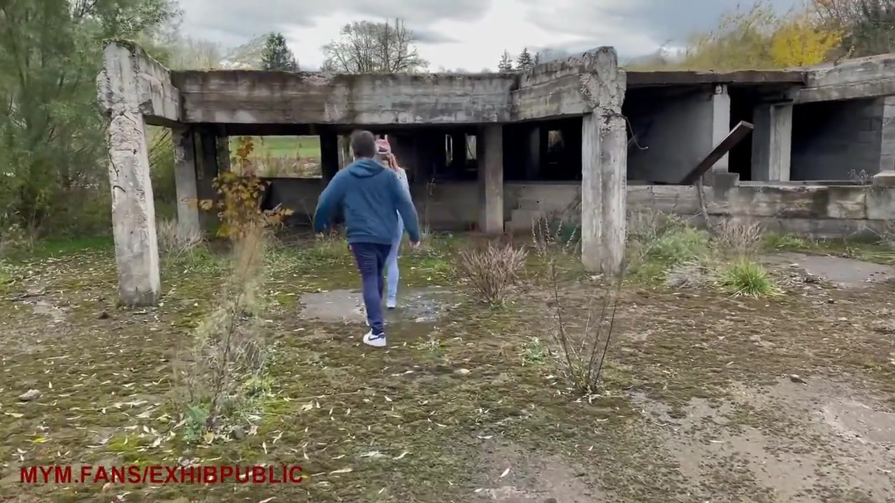 I Show Off In Front Of A Tagger In Public Sex He Cum On My Pussy