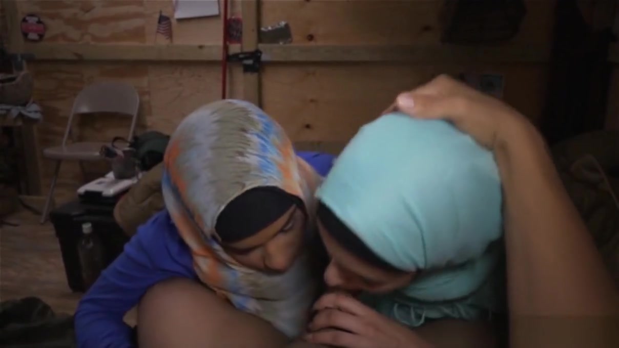 Dick Sucked by Hijab Amateurs