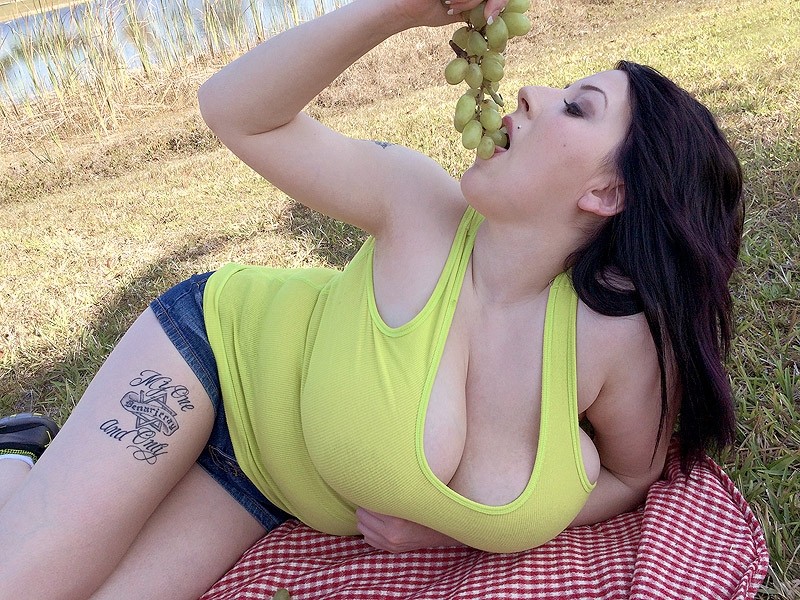 Picnic In The Park - Kamille Amora - XLGirls