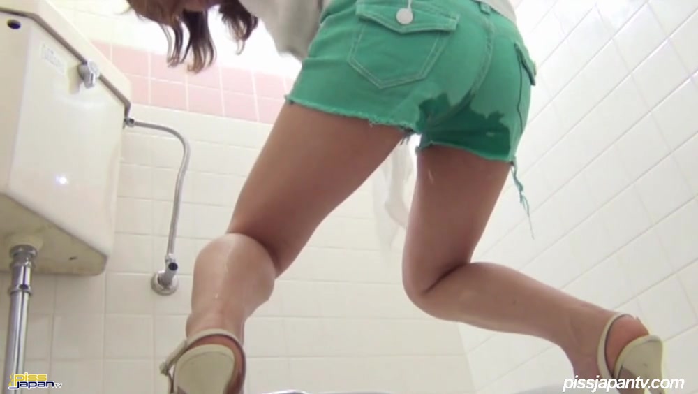 Run For The Restroom! - PissJapanTV