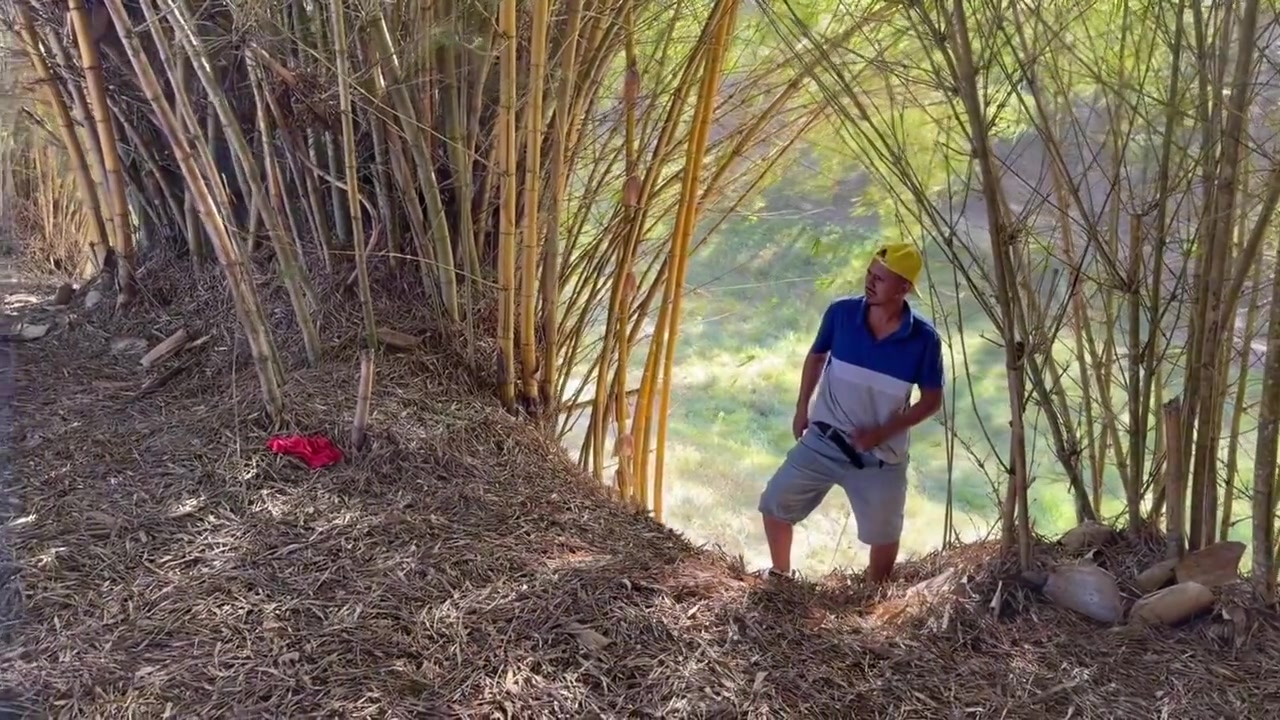 Extarana Me Descubre Masturbandome Mientras Miro Tocar Su Cono Y Me Invita A Coger Muy Rico