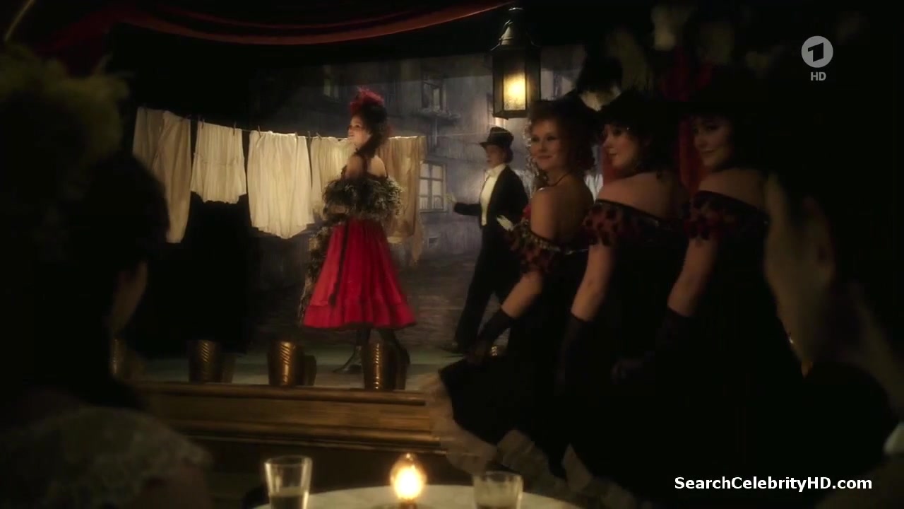 Emilia Schule, Alicia von Rittberg - Charite S01E01-02