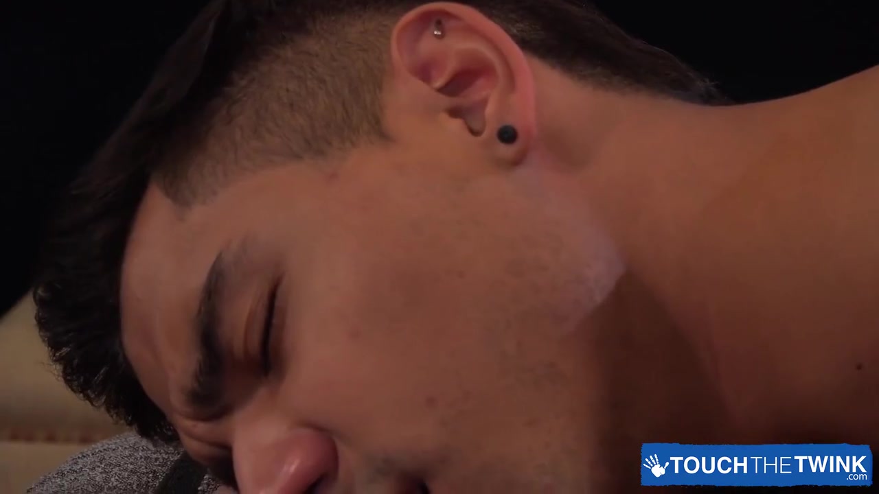 Felix Harris In Adorable Gay Gives Sensual Massage