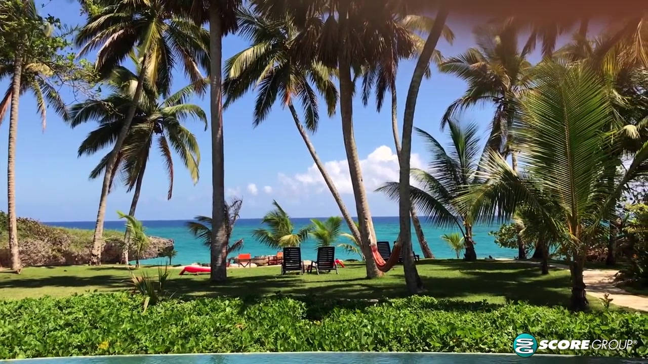 Sha Rizel Takes Us For An Island Stroll With Her Smartphone - ScoreLand