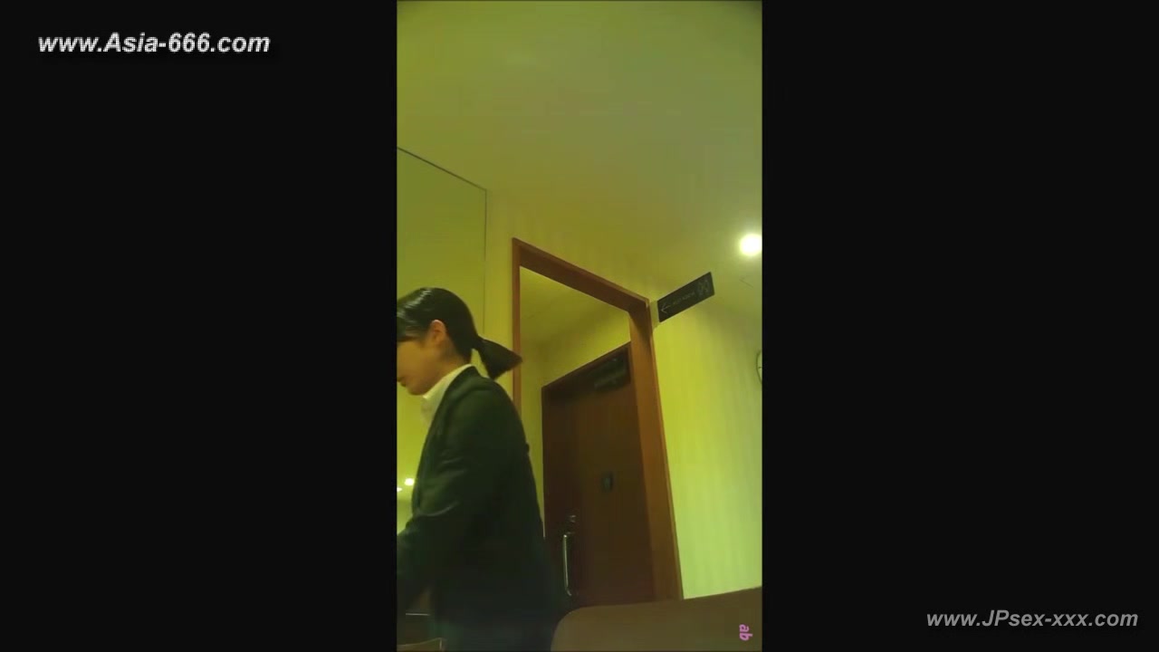 peeping Korean restaurant toilet.37