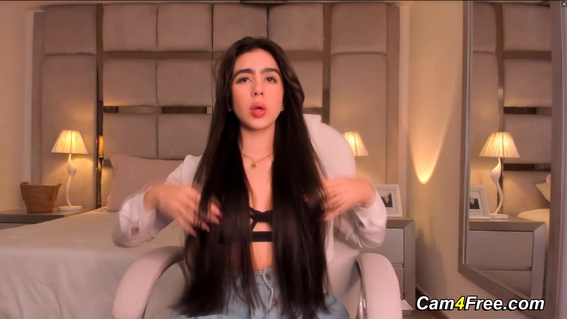 Sexy Latina Loves Rubbing With Her Pussy