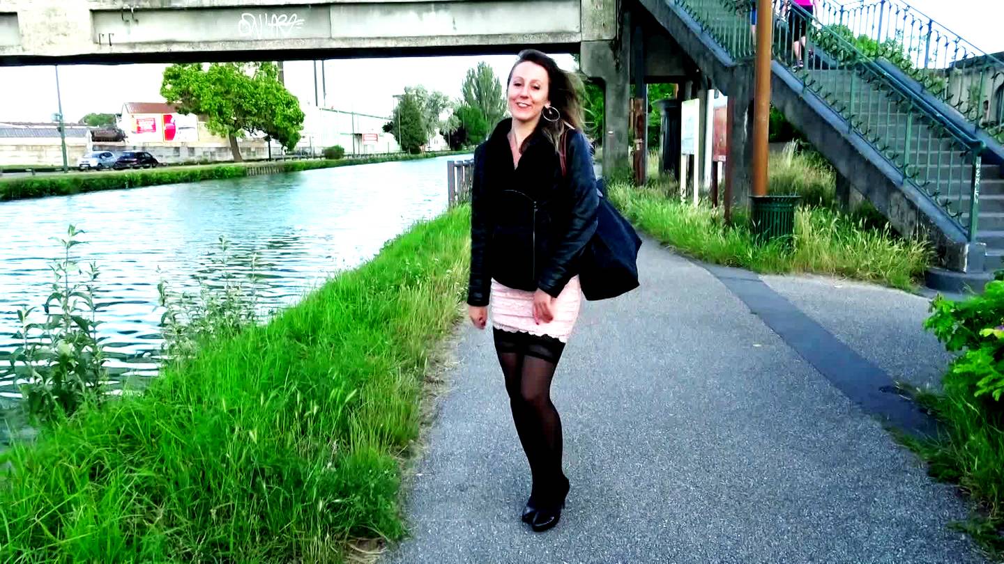 Emmanuelle, 28, croupier in a casino!