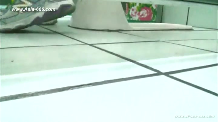 chinese girls go to toilet.69