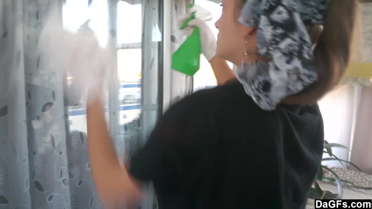 Amateur GF Undressing While Cleaning