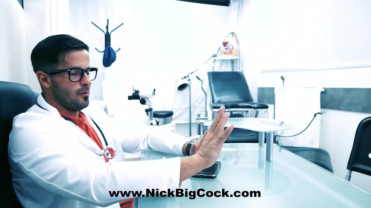 Porn Video In The Office Of A Fake Gynecologist Who Enjoys Fucking A Woman With A Big Ass