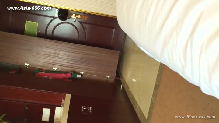 peeping chinese girls bathing.28