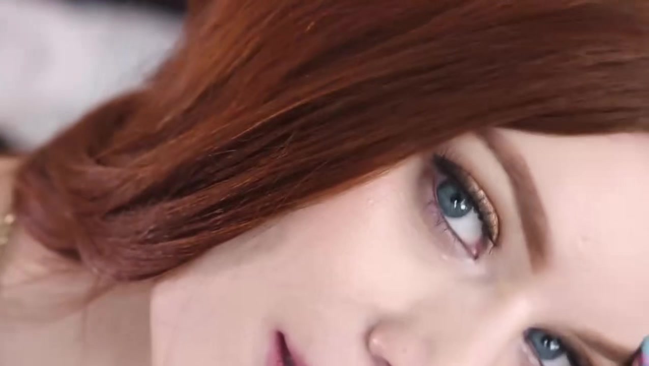 stunning from eyes to toes