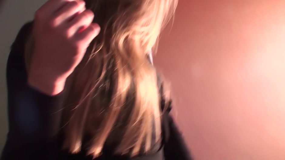 Willa in outdoor amateur video of a blonde blowing her guy