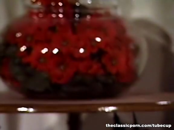 Hot threesome simultaneous orgasm