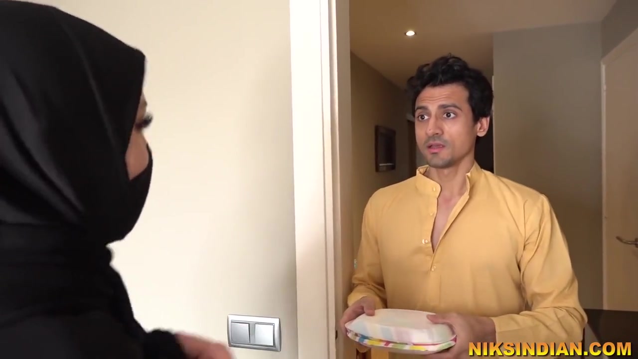 Muslim Bhabhi Ne Burka Utha Ke Apne Bhaiya Se Gaand Chudwa Li