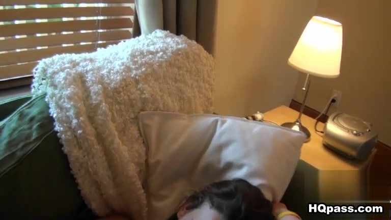 GFRevenge Video: Pom Pom Wet Crack