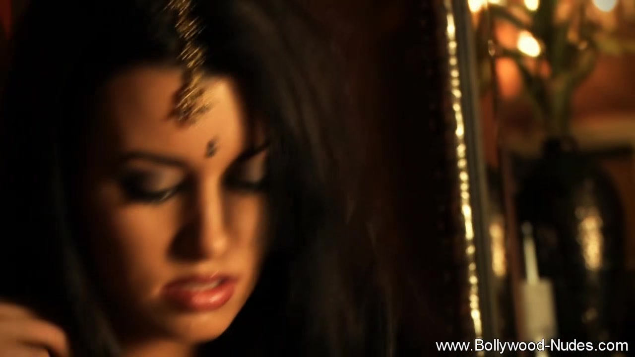 Indian Beauty Showing Off Her Natural And Erotic Body