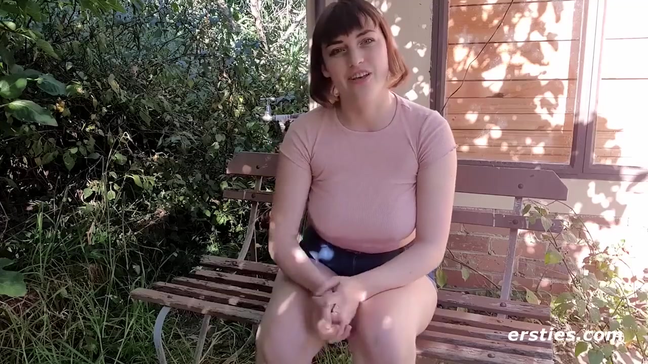 Madel Mit Deutschen Wurzeln Und Haariger Muschi Masturbiert Leidenschaflich