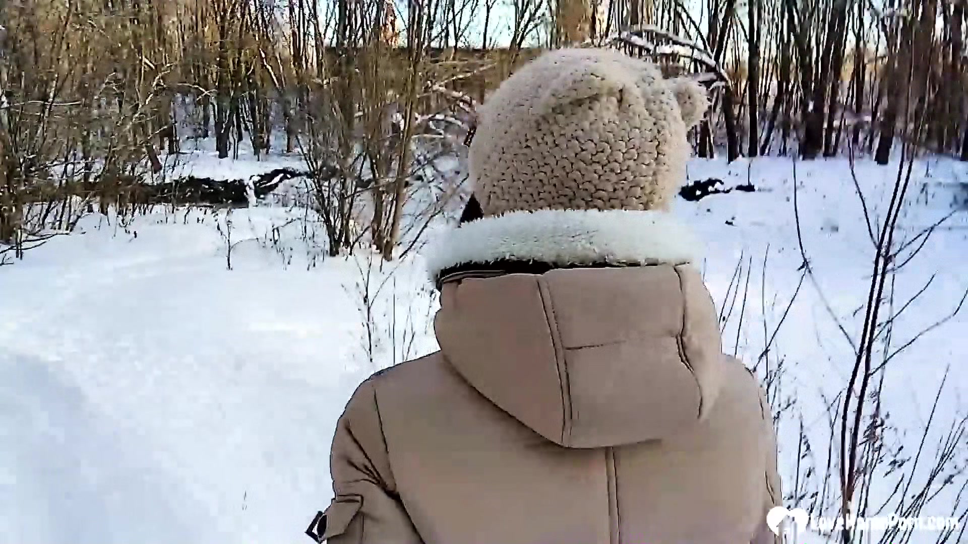 Stepsister gives a fantastic blowjob while outdoors