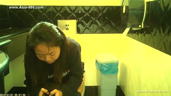 peeping taiwan girls go to toilet