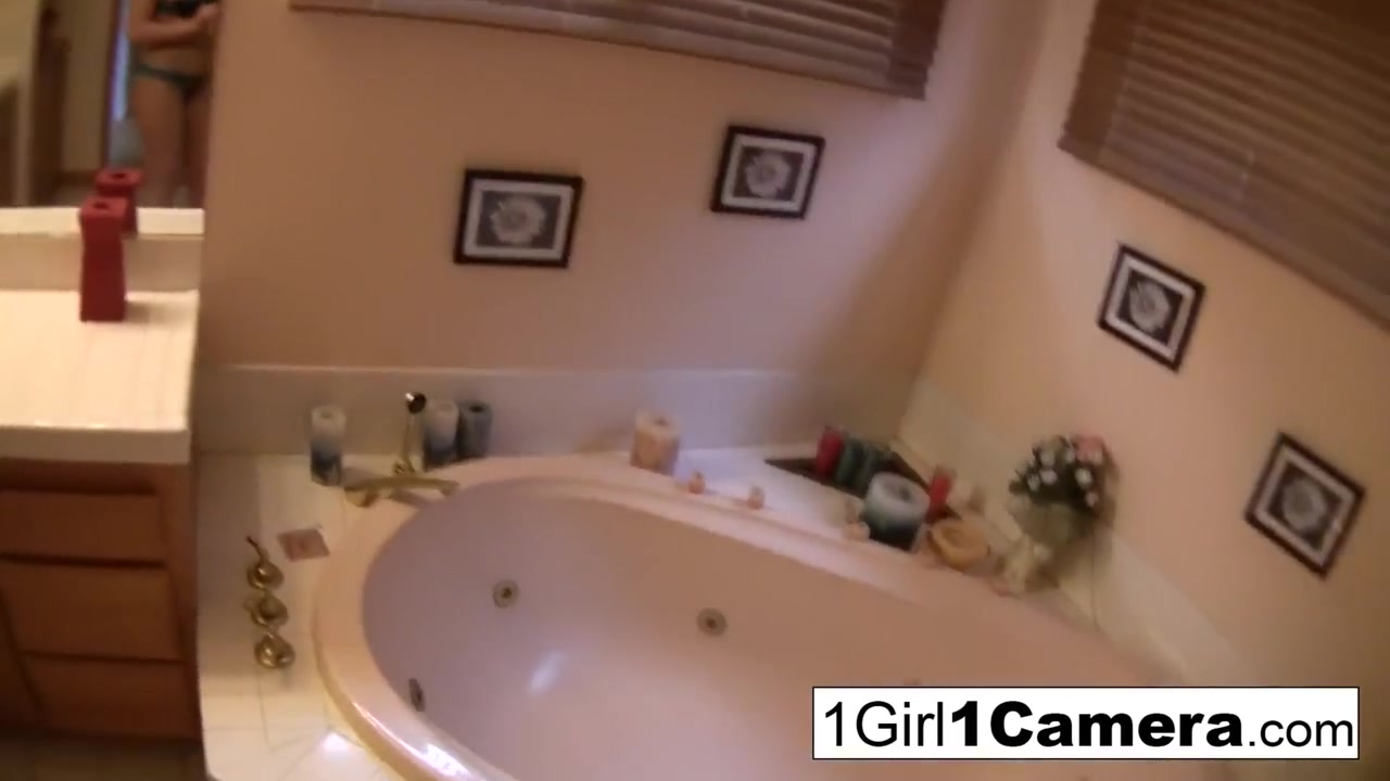 Nikki Sexx In Sexy Fucks Herself