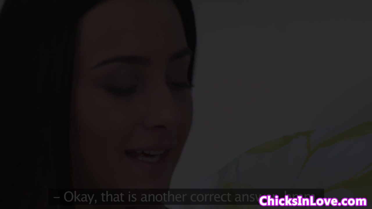 Amateur lezbo girlfriend facesitting euro bff