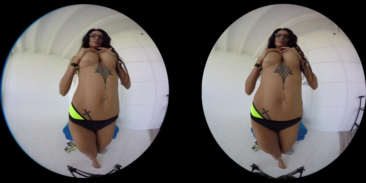 Vacationing Hottie Ends Up Naked