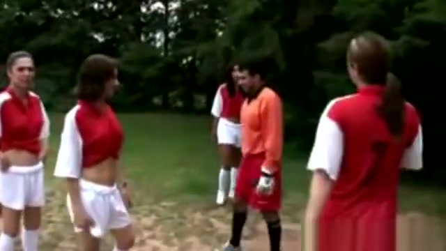 Sporty shemales getting group suck